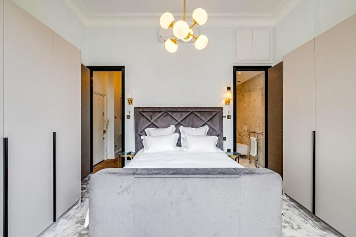 2 Bedroom Flat For Sale In Randolph Crescent, Maida Vale, London, W9
