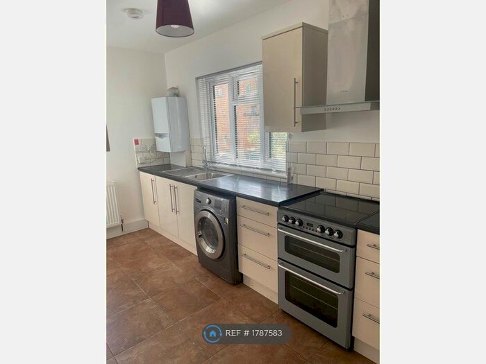 2 Bedroom Flat To Rent In Charlton Church Lane, London, SE7