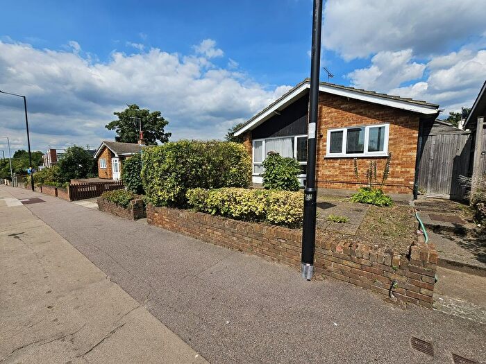 2 Bedroom Detached Bungalow To Rent In Victoria Avenue, Southend-On-Sea, SS2