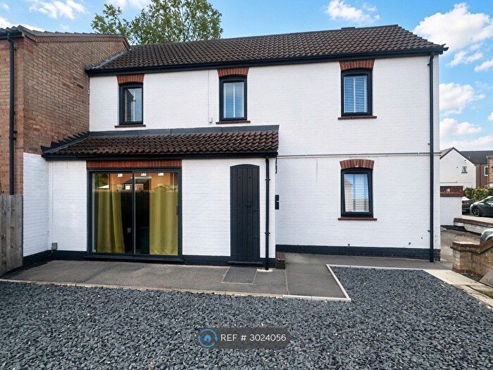 3 Bedroom Semi-Detached House To Rent In Minerva Way, Cambridge, CB4