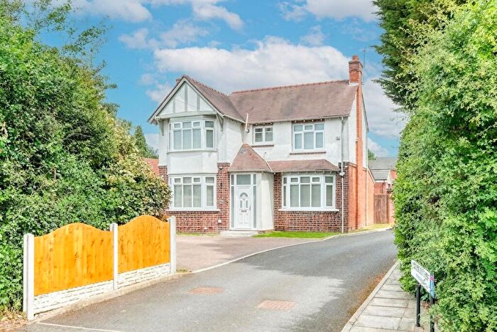 3 Bedroom Detached House For Sale In Birmingham Road, Marlbrook, B61