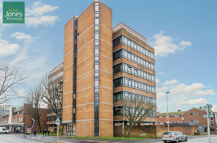 Flat To Rent In Strand Parade, Goring-By-Sea, Worthing, West Sussex, BN12