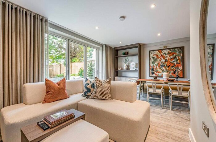 4 Bedroom House For Sale In North Gate Park, Harringay, London, N15