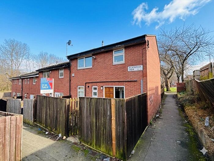 3 Bedroom Town House For Sale In Blackpool View, Armley, Leeds, LS12