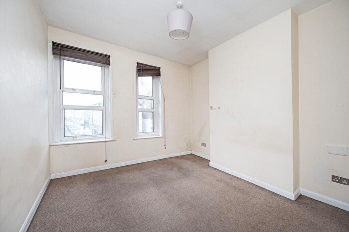 2 Bedroom Flat For Sale In Mare Street, Hackney, London, E8