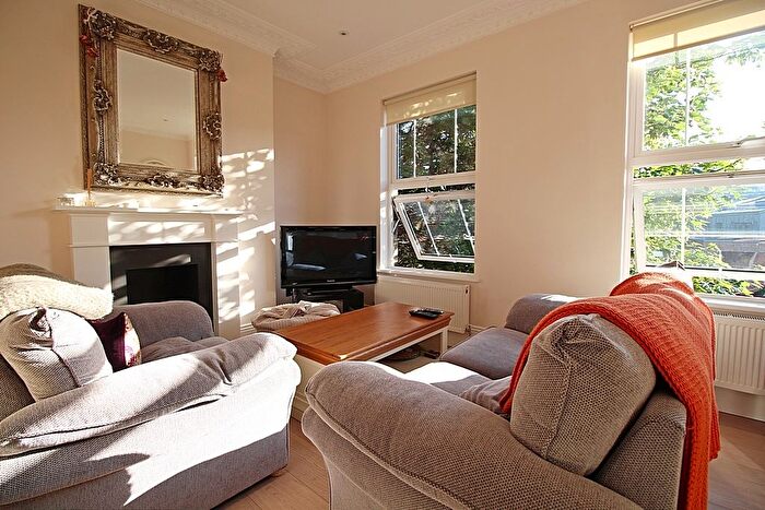 2 Bedroom Flat For Sale In Windmill Road, Brentford, TW8