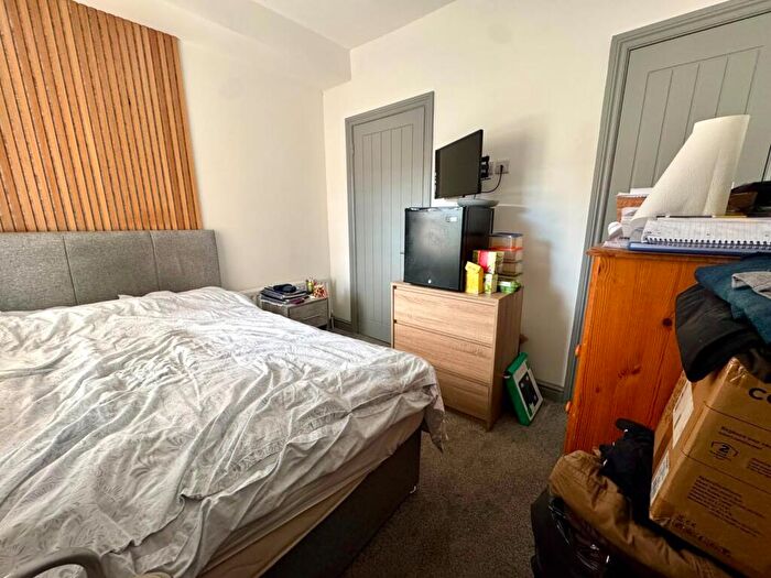 1 Bedroom Semi Detached House To Rent In There Are Rooms At Kent Road. Shared Areas: Kitchen, Hallway, Garden And Bathroom., SN1