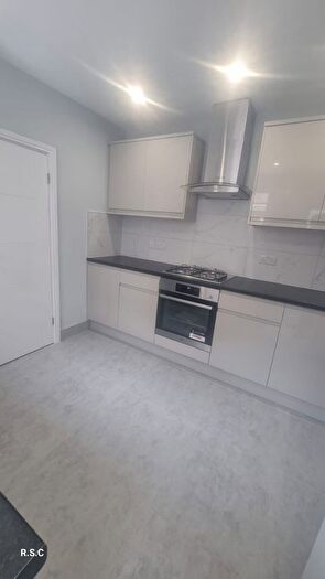 4 Bedroom Semi-Detached House To Rent In Vicarage Farm Road, Hounslow, TW3