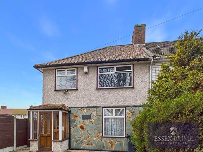 3 Bedroom End Of Terrace House For Sale In Three Bedroom End Of Terrace House Green Lane, RM8