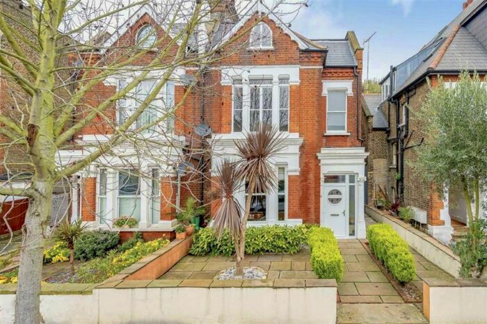 3 Bedroom Flat To Rent In Stile Hall Gardens, London, W4