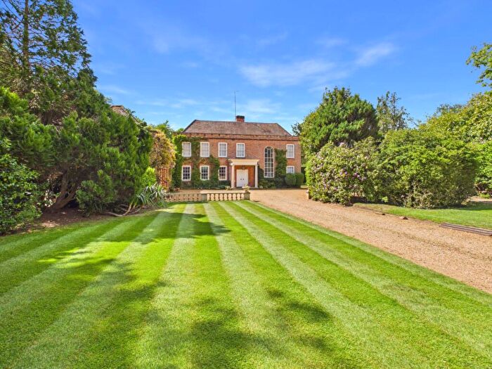 7 Bedroom Detached House For Sale In Littleworth Road, Littleworth Common, Nr Burnham, Buckinghamshire, SL1