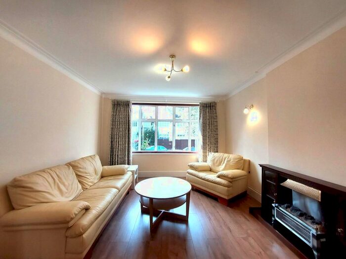 3 Bedroom Terraced House To Rent In Hamilton Way, West Finchley, London, N3