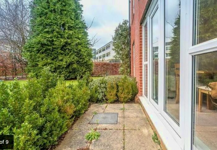 2 Bedroom Flat To Rent In Kendra Hall Rd South Croydon, London, CR2