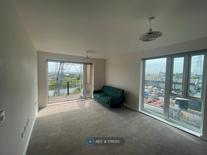 2 Bedroom Flat To Rent In George Wheeler House, Barking, IG11