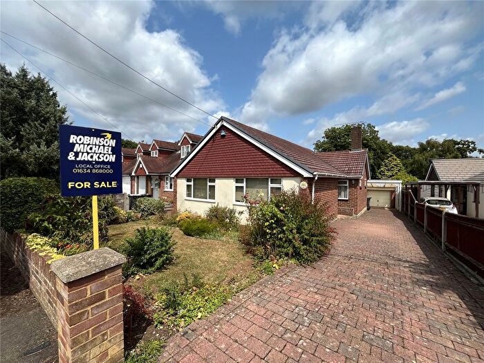 3 Bedroom Bungalow For Sale In Robin Hood Lane, Blue Bell Hill, Chatham, Kent, ME5