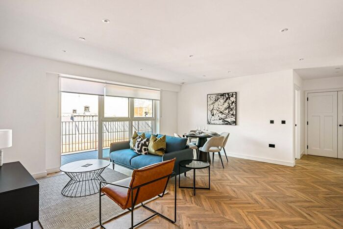 2 Bedroom Flat To Rent In Royal Exchange, Kingston, KT1