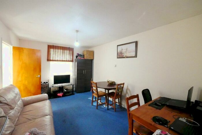 1 Bedroom Apartment To Rent In Hercules Place, Holloway, London, N7