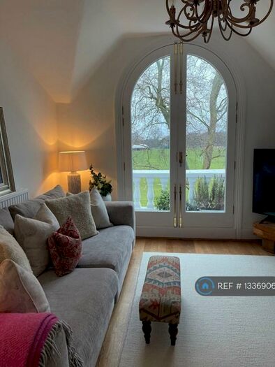 2 Bedroom Flat To Rent In Rocks Lane, London, SW13