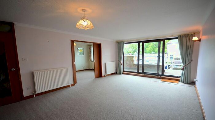 2 Bedroom Flat To Rent In Riverside Court, Caversham, Reading RG4