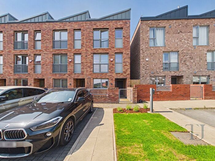4 Bedroom End Of Terrace House For Sale In Culvert Rise, Nottingham, NG2