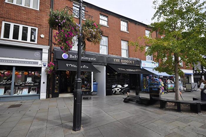 2 Bedroom Flat To Rent In Market Place, Warwick, Warwickshire, CV34