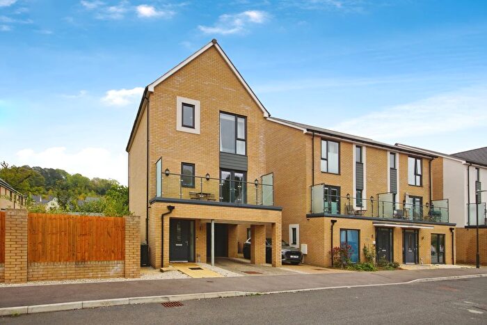 3 Bedroom Detached House For Sale In Wyatt Close, Dursley, Gloucestershire, GL11
