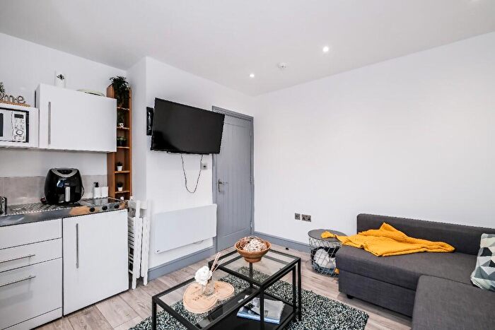 1 Bedroom Flat To Rent In St. Barnabas Road, Woodford Green, Essex, IG8