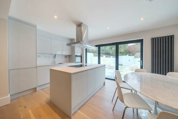 3 Bedroom Cottage To Rent In Ferry Road Ferry End, Bray, SL6