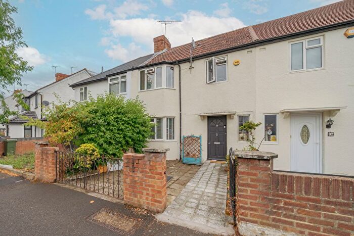 3 Bedroom Terraced House For Sale In Avalon Road, Ealing, W13