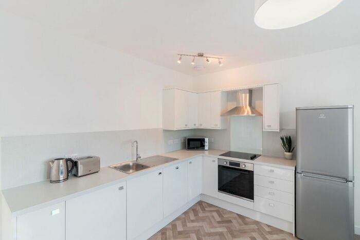 3 Bedroom Flat To Rent In Morgan Place, Stobswell, Dundee, DD4