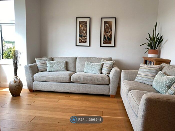 2 Bedroom Bungalow To Rent In North Parade, Falmouth, TR11