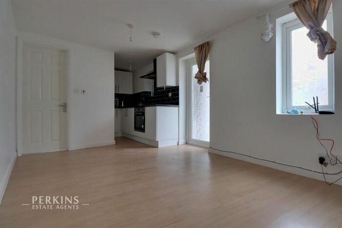 Studio To Rent In Townson Avenue, Northolt, UB5