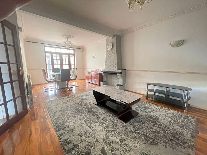 3 Bedroom Terraced House To Rent In Salcombe Drive, Romford, RM6