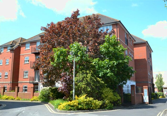 2 Bedroom Flat To Rent In Market Street, Newbury, RG14