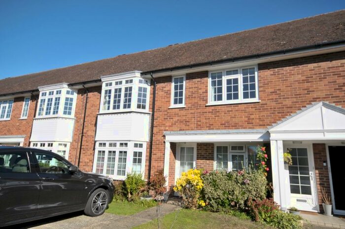 2 Bedroom Flat To Rent In Cranbrook Court, Fleet, Hampshire, GU51