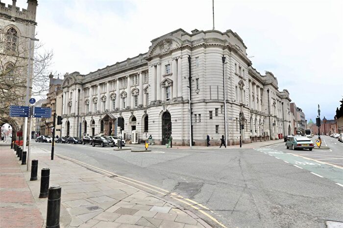 2 Bedroom Flat For Sale In Lowgate, Hull, HU1