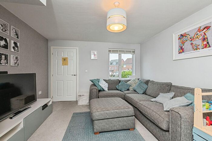 3 Bedroom Semi-detached House For Sale In Rhubarb Hill, Wakefield, WF2