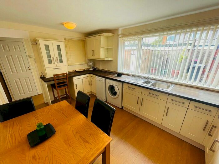 3 Bedroom Semi-Detached House To Rent In Aspen Walk, Maltby, S66