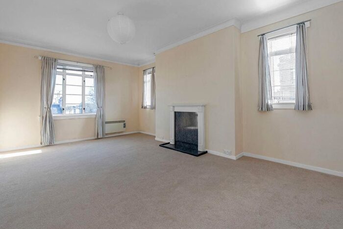 2 Bedroom Flat To Rent In Learmonth Court, Edinburgh, EH4