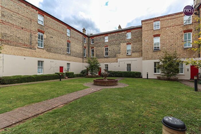 2 Bedroom Flat For Sale In Leavesden Court, Mallard Road, Abbots Langley, WD5