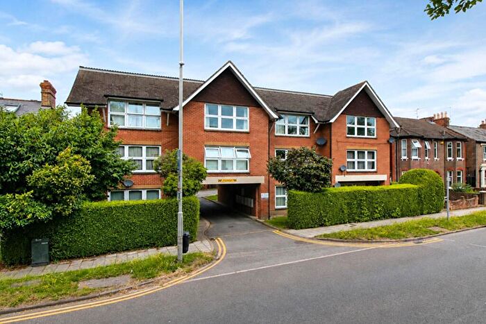 2 Bedroom Flat For Sale In Bowerbank Court, Aylesbury, HP20