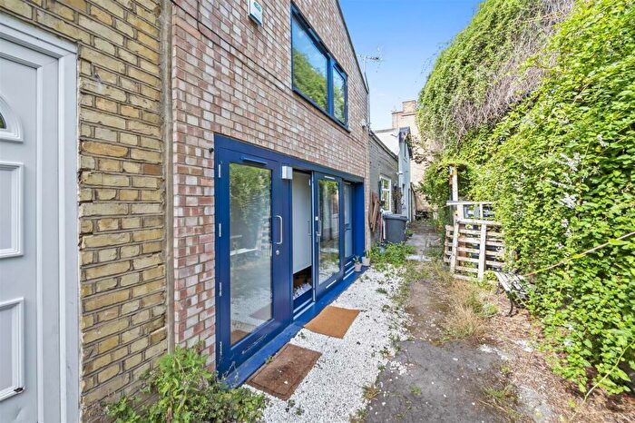 1 Bedroom Apartment To Rent In Balls Pond Road, London, N1