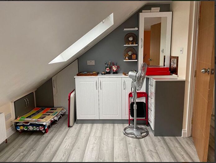 5 Bedroom Detached House To Rent In Westernville Gardens, Ilford, IG2