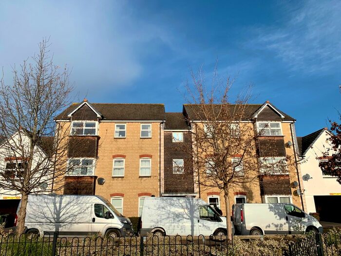 2 Bedroom Flat To Rent In Chaucer Grove, Exeter, EX4
