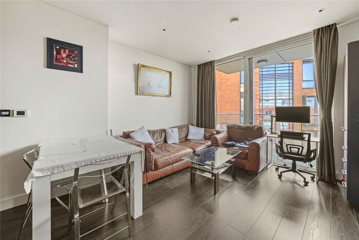 1 Bedroom Flat To Rent In Plaza Gardens, Putney, SW15