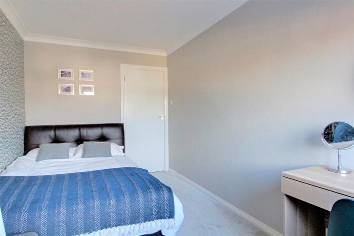 2 Bedroom Flat For Sale In Fairlawns, Kingsway, Hove, East Sussex, BN3