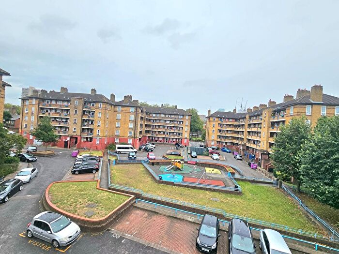 2 Bedroom Flat For Sale In Wades Place, London, E14