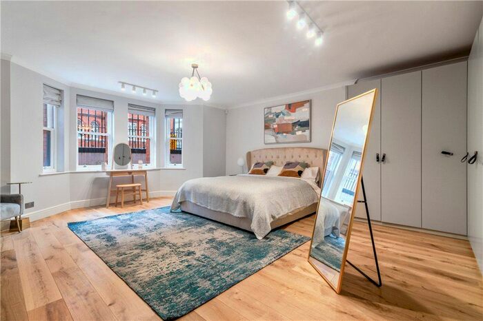 3 Bedroom Flat To Rent In Hans Crescent, London, SW1W