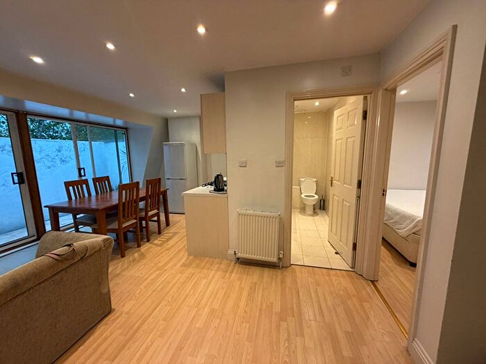 1 Bedroom Flat To Rent In Chiswick High Road, London, W4