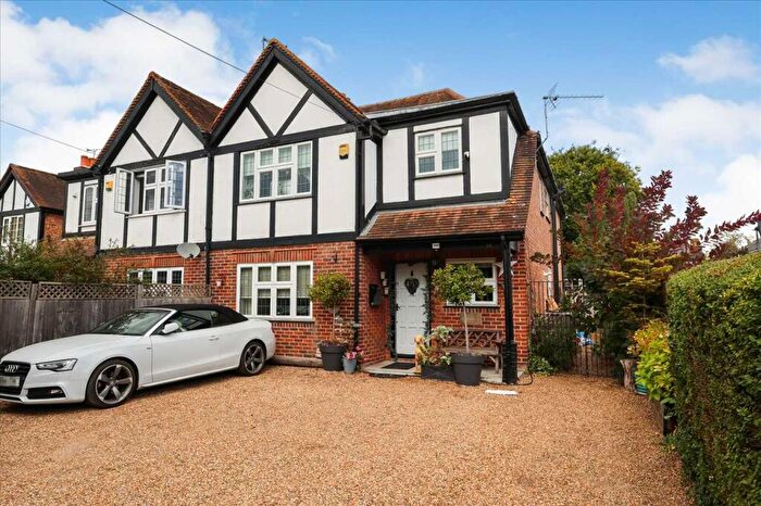 4 Bedroom Semi-Detached House For Sale In Lower Cippenham Lane, Cippenham, Slough, SL1